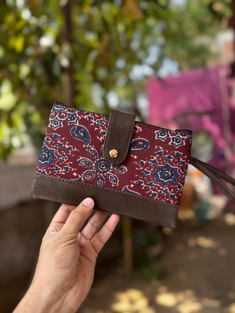 Heritage patti pouch